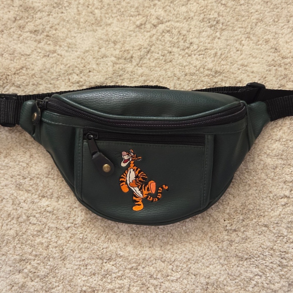 Vintage Walt Disney World Tigger Fanny Pack Waist Bag Green Pebbled Leather Look